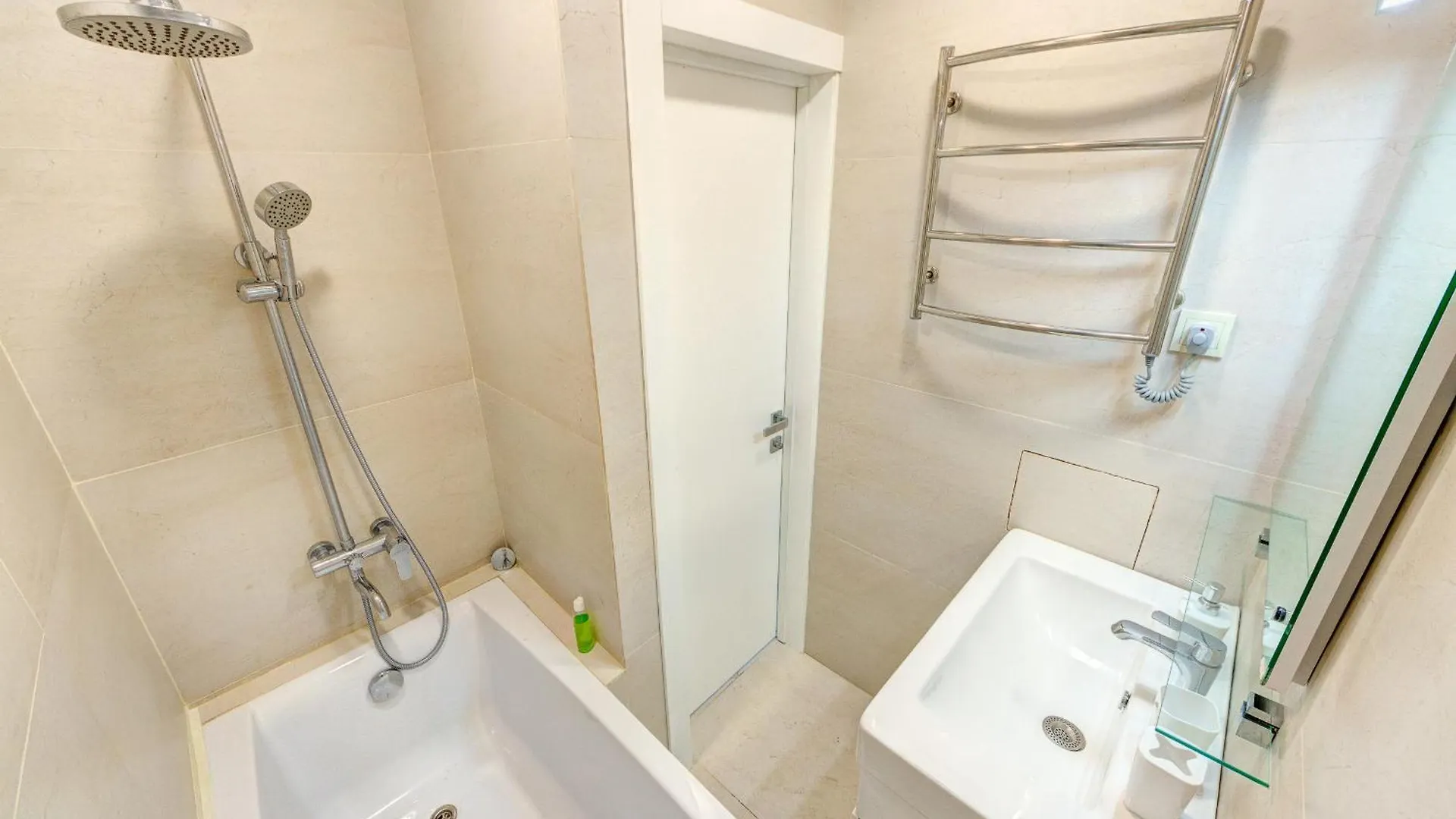 Апартаменти 2-Кімнатні В Центрі, М Олімпійська Kyiv Apartment