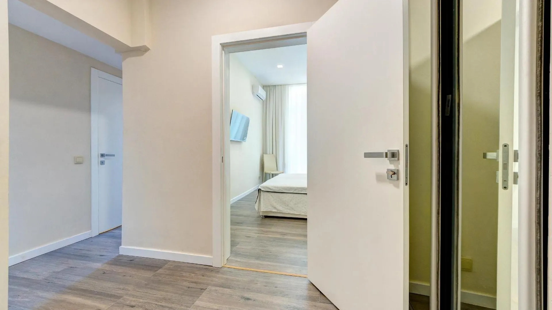 Apartment Апартаменти 2-Кімнатні В Центрі, М Олімпійська Kyiv